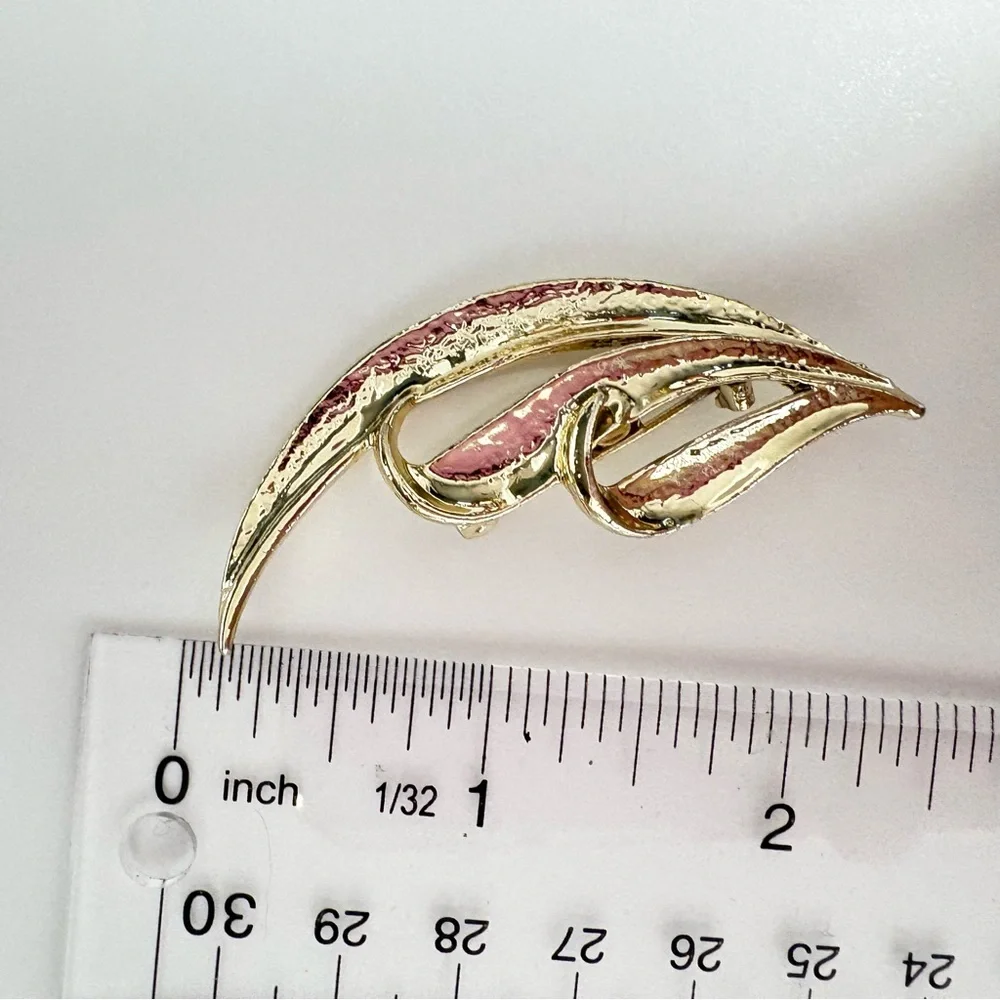 Vintage Gold-Tone Leaf Brooch